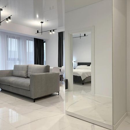 Koya Tower By The Lake Apartments Mamaia Eksteriør bilde