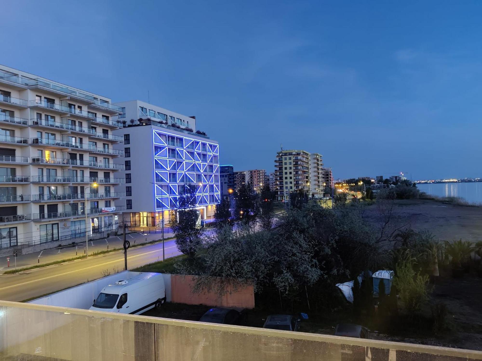 Koya Tower By The Lake Apartments Mamaia Eksteriør bilde